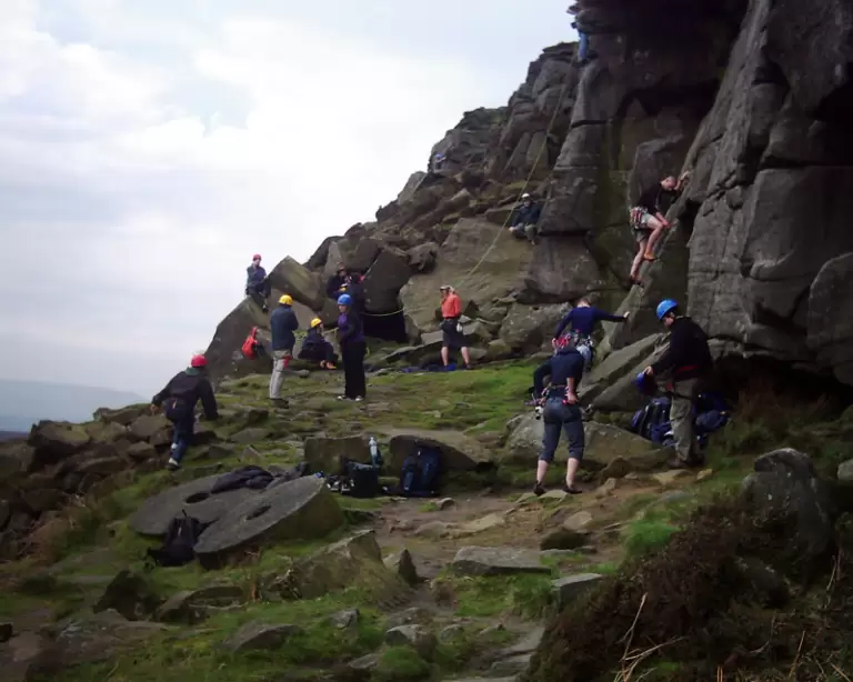 Snj_uk_scouts_explorers_stanage_climbing